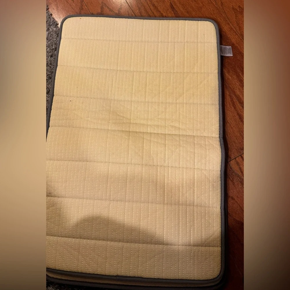 2 gray velvet bath mats